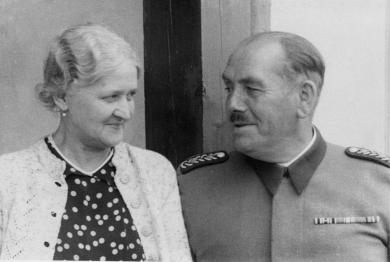 Vortrag Herms Niel Versuch Einer Kritischen Annaherung An Hitlers Bekanntesten Marschliedkomponisten Wis Wissenschaftsetage Im Bildungsforum Potsdam Vortrag Herms Niel Versuch Einer Kritischen Annaherung An Hitlers Bekanntesten Marschliedkomponisten Wis Wissenschaftsetage Im Bildungsforum Potsdam